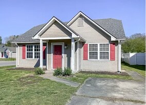 101 Mimosa Ln in Elizabeth City, NC - Building Photo