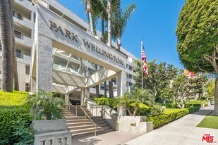 1131 Alta Loma Rd in West Hollywood, CA - Building Photo