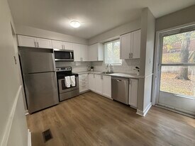 Oxford Place in Woodstock, ON - Building Photo