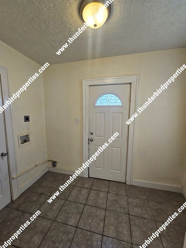 1618 Coal Ave SE in Albuquerque, NM - Foto de edificio - Building Photo