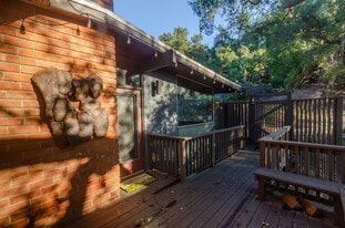 9801 Shadow Island Dr in Sunland, CA - Building Photo