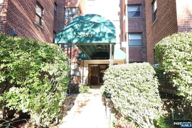 2335 Hudson Terrace in Fort Lee, NJ - Building Photo - Building Photo