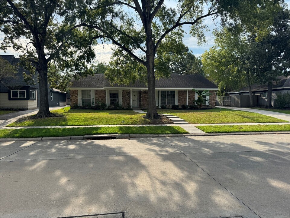 618 Cedar Ln in El Lago, TX - Building Photo