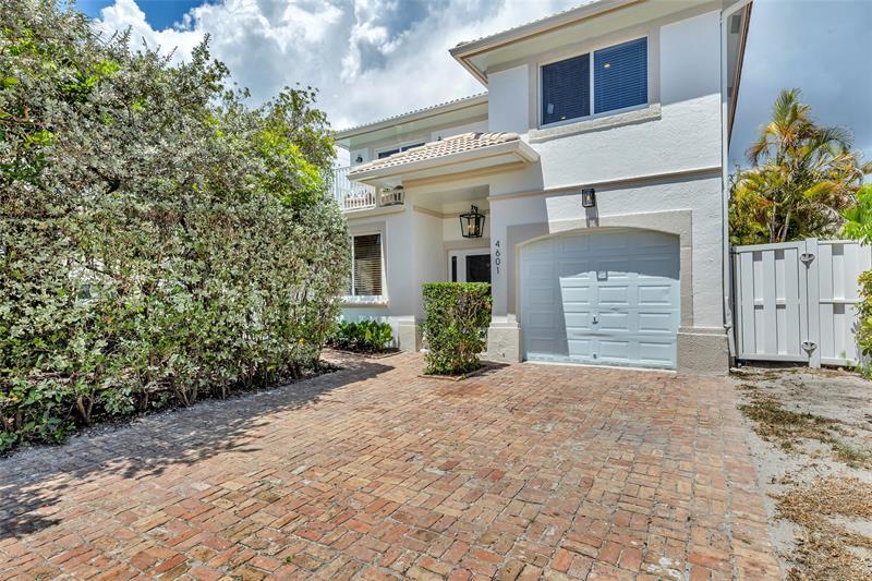 4601 Bougainvilla Dr in Lauderdale-by-the-Sea, FL - Building Photo