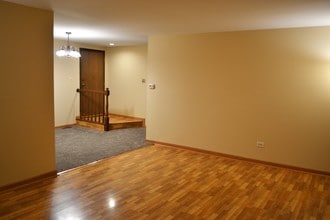 871 Cross Creek Ct, Unit A3 in Roselle, IL - Building Photo - Building Photo