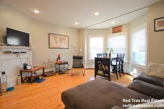 394 Centre St, Unit 3 in Boston, MA - Building Photo - Building Photo