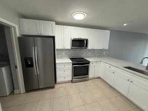 240 NW 41st Ct in Pompano Beach, FL - Building Photo - Building Photo