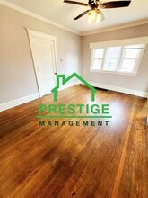 207 Monroe St-Unit -A in Valparaiso, IN - Foto de edificio - Building Photo