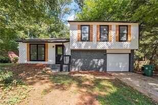3852 W Wood Path in Stone Mountain, GA - Building Photo