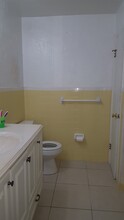 799 10th Ave in New Smyrna Beach, FL - Foto de edificio - Building Photo