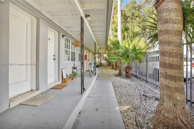 551 NE 61st St in Miami, FL - Building Photo - Building Photo