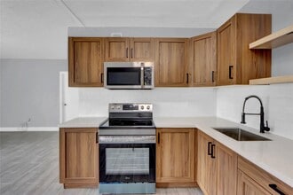 260 NW 19th St, Unit 1 in Boca Raton, FL - Building Photo - Building Photo