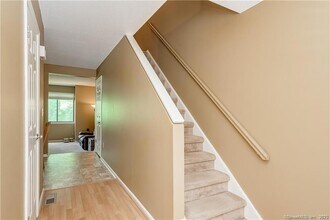 128 Conestoga Way in Glastonbury, CT - Building Photo - Building Photo