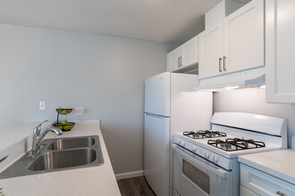 La Madera Apartments at 935 W. Swain Road in Stockton, CA - Building Photo - Interior Photo