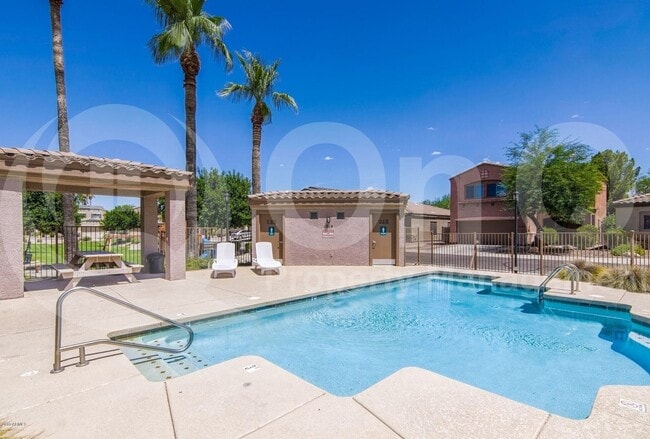 17413 N 19th Run in Phoenix, AZ - Foto de edificio - Building Photo