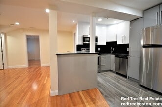 1815 Beacon St in Brookline, MA - Building Photo - Building Photo