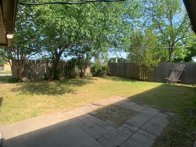 property at 2808 N Ditmer Rd