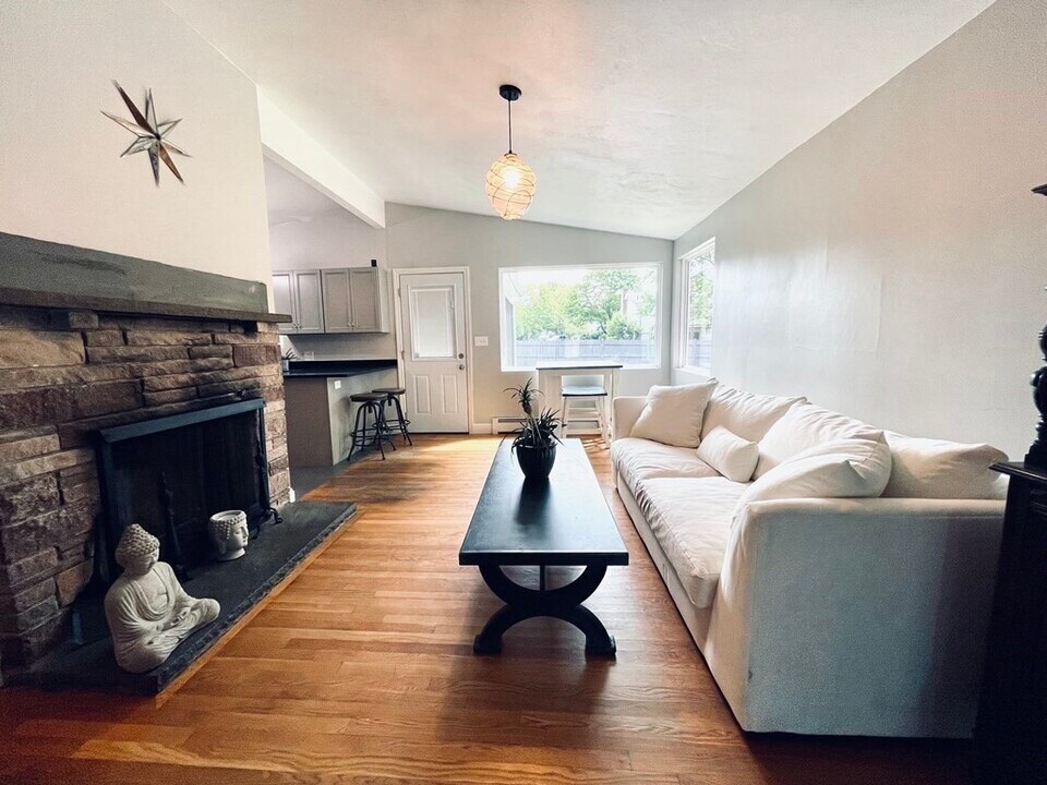 34 Hillside Dr-Unit -1 in Shrewsbury, MA - Building Photo