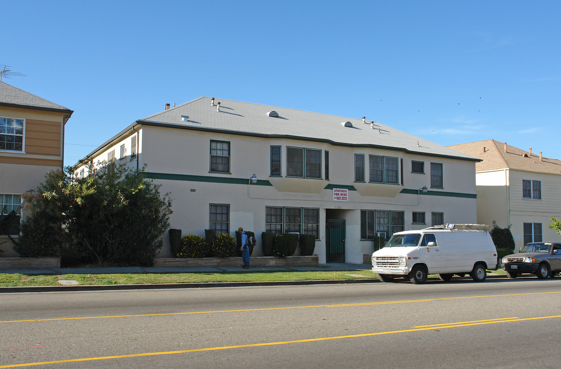 1215 S Fairfax Ave in Los Angeles, CA - Foto de edificio