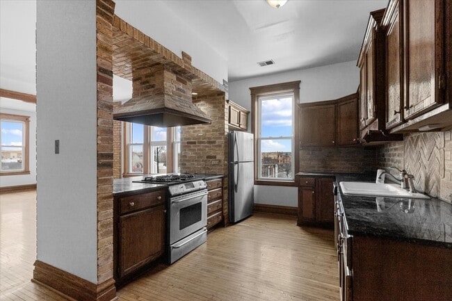 3401 W Armitage Ave in Chicago, IL - Building Photo - Building Photo