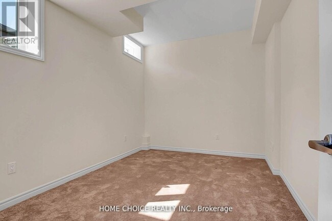 143 Terry Fox Dr in Barrie, ON - Building Photo - Building Photo