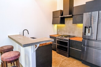 1447 11th St, Unit B in Santa Monica, CA - Building Photo - Building Photo