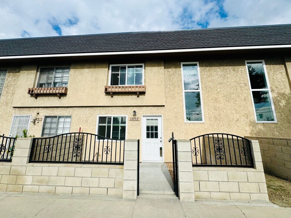 13753 Los Angeles St in Baldwin Park, CA - Building Photo