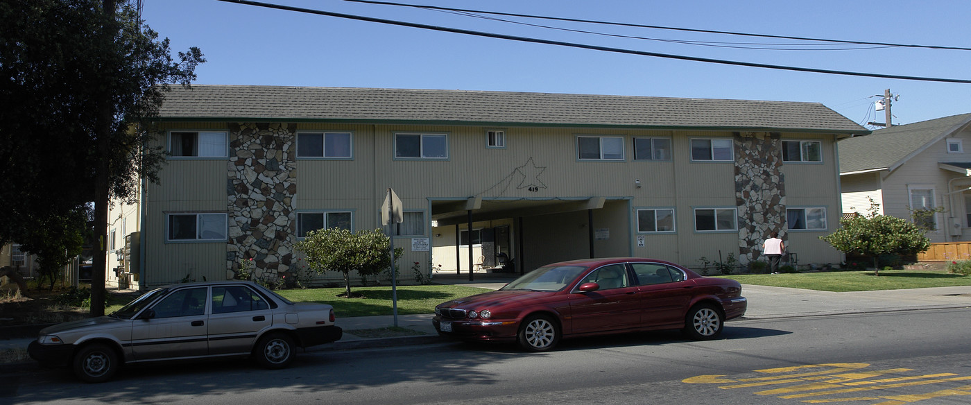 419 W 10th St in Antioch, CA - Foto de edificio