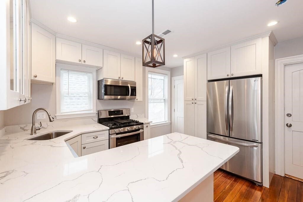 263 E Cottage St in Boston, MA - Building Photo