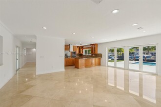 13145 Coronado Terrace in North Miami, FL - Building Photo - Building Photo