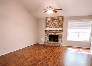 2931 Colony Dr in Sugar Land, TX - Building Photo - Building Photo