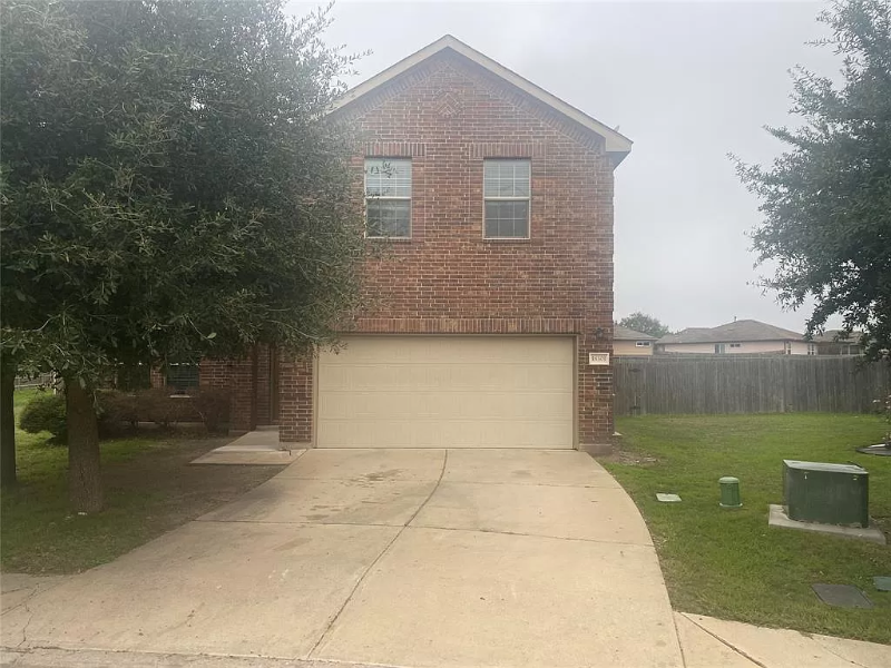 18301 Wind Tree Ln in Elgin, TX - Building Photo