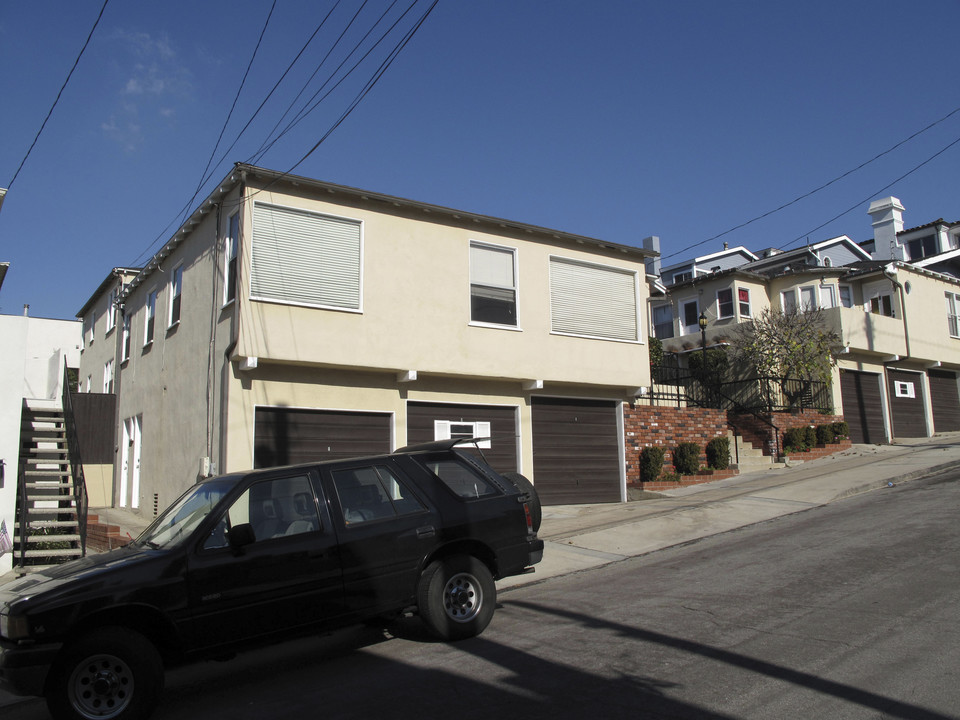 617 12th St in Manhattan Beach, CA - Building Photo