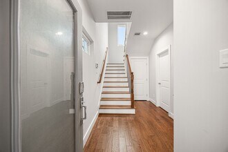 622 Janisch Rd in Houston, TX - Foto de edificio - Building Photo