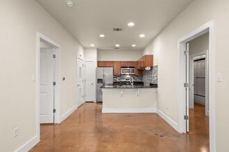 1807 Poquito St in Austin, TX - Foto de edificio - Building Photo