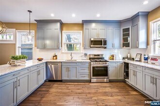 1054-1056-1056 Hunterdon St, Unit Leftside in Newark, NJ - Building Photo - Building Photo