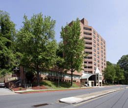 Dauphin County Housing Authority in Harrisburg, PA - Foto de edificio - Building Photo