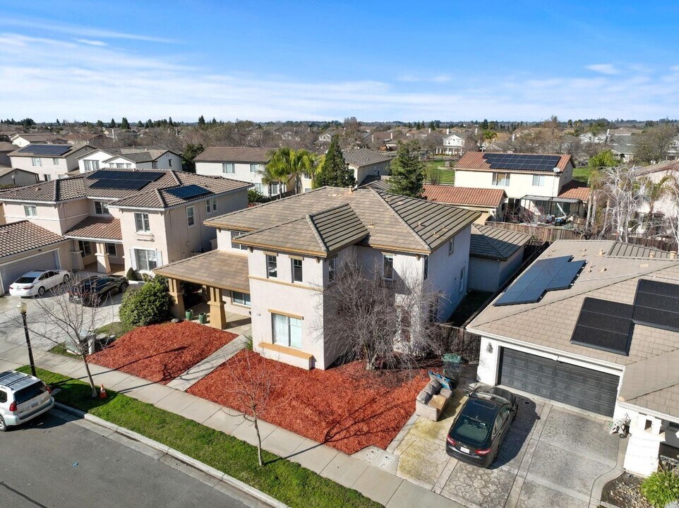 1736 Churchill Downs Cir in Oakdale, CA - Building Photo