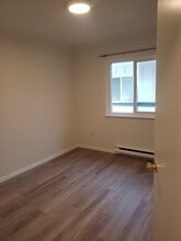 646 Admirals Rd in Victoria, BC - Building Photo - Building Photo