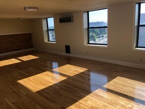 124 Water St, Unit Loft in Benton Harbor, MI - Building Photo - Building Photo