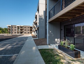 The Ellett in Bloomington, IN - Foto de edificio - Building Photo