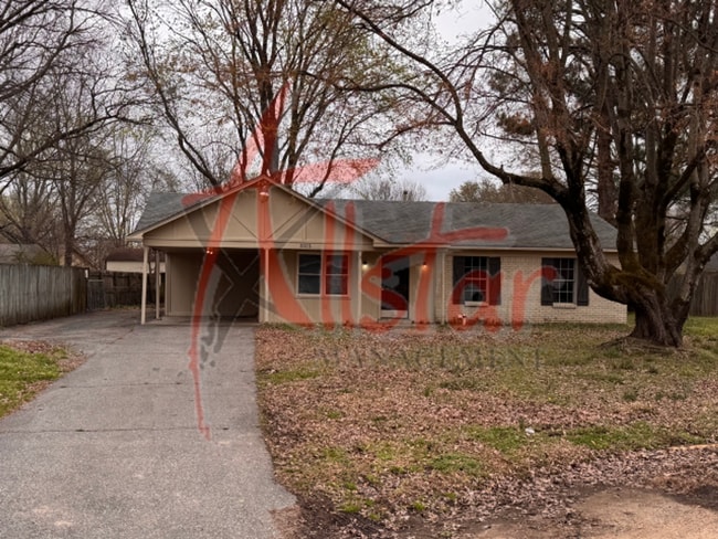 property at 3035 Greenbriar Cove W