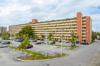 Camelia Gardens in North Miami Beach, FL - Building Photo - Building Photo