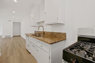 300 California Ave, Unit 2 in Santa Monica, CA - Building Photo - Building Photo