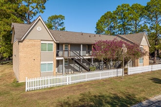 Cedarbrook Apartments in Baton Rouge, LA - Foto de edificio - Building Photo