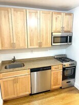 858 10th Ave in New York, NY - Building Photo