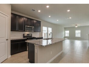 111 Grapefruit Rd in Hutto, TX - Building Photo - Building Photo