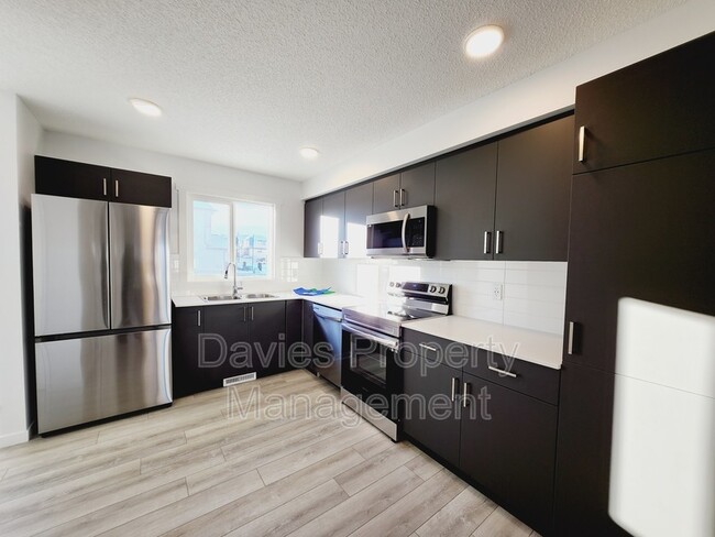 1181 Aster Blvd in Edmonton, AB - Building Photo - Building Photo