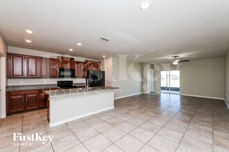 138 Cascade Bend Dr in Ruskin, FL - Foto de edificio - Building Photo
