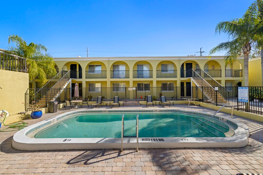 3206 W Azeele St in Tampa, FL - Building Photo